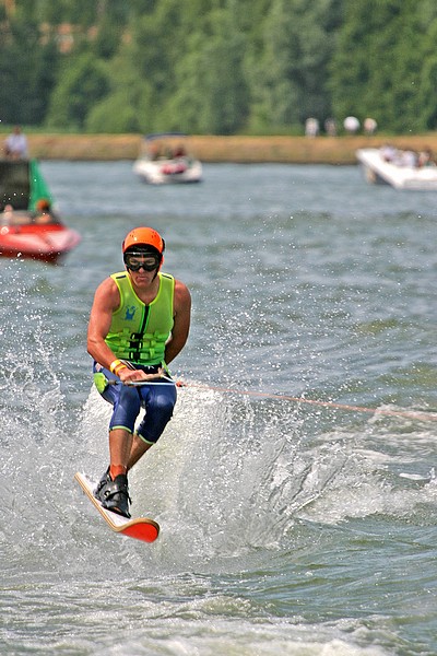 water-ski-racer-bunny-hop-unknown.jpg